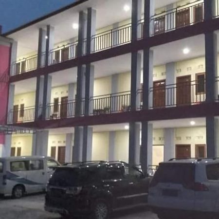 Fx72 Labuan Bajo Hotel Exterior photo