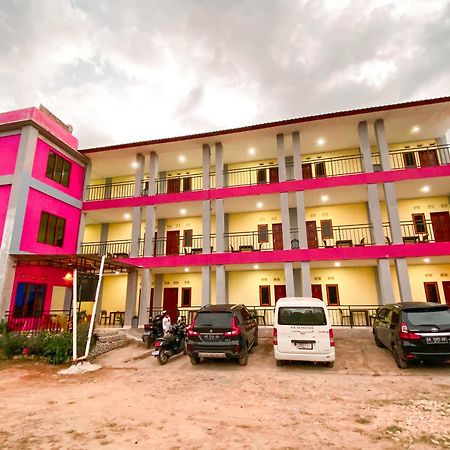 Fx72 Labuan Bajo Hotel Exterior photo